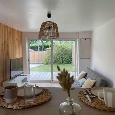 Vila Maisonnette Avec Jardin A Ares Exteriér fotografie
