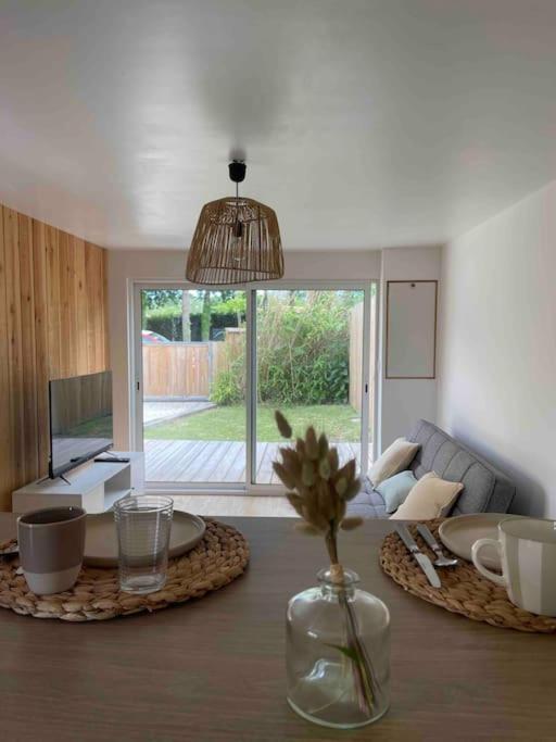 Vila Maisonnette Avec Jardin A Ares Exteriér fotografie