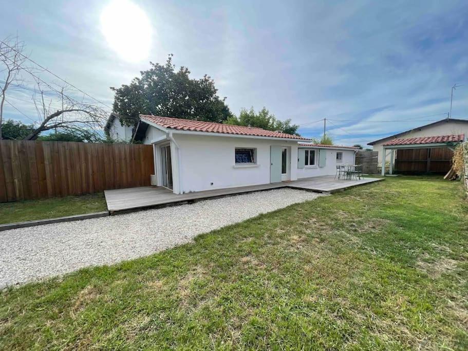 Vila Maisonnette Avec Jardin A Ares Exteriér fotografie