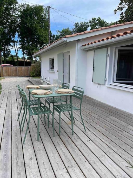 Vila Maisonnette Avec Jardin A Ares Exteriér fotografie